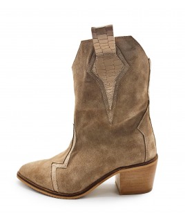 Thunder Boots in Beige Velour