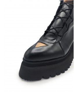 Triangle Tocuch In Black & Beige