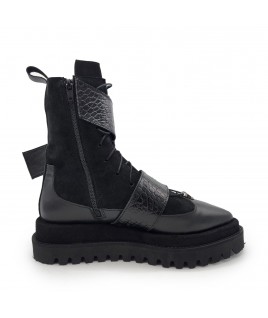 Pin Me Boots In Black