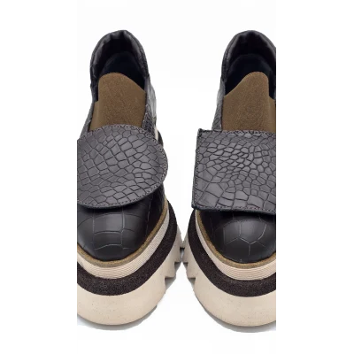 Geometrical Flats In Brown