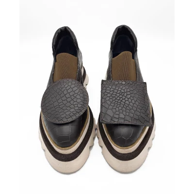 Geometrical Flats In Brown