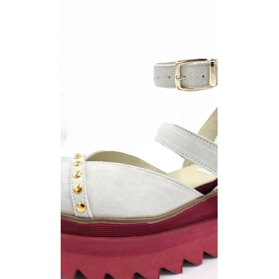 Pins on flats in ivory