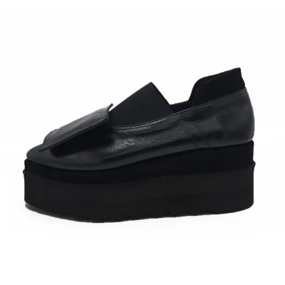 Geometrical Flats In Black