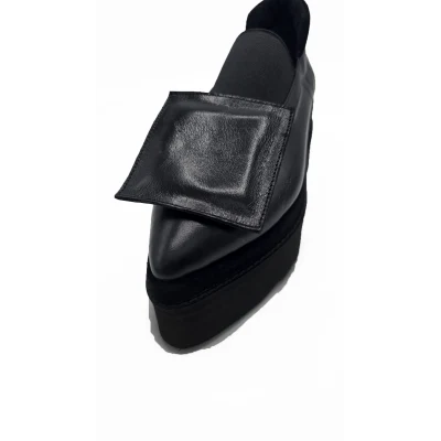 Geometrical Flats In Black