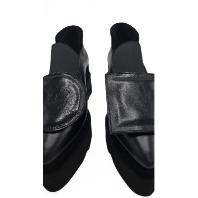 Geometrical Flats In Black