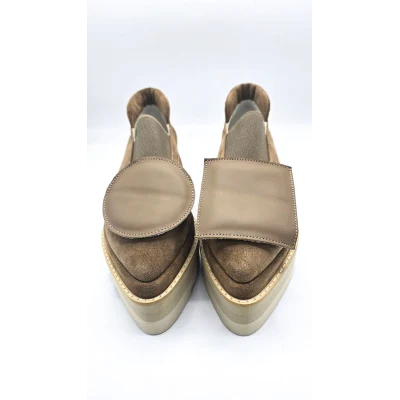 The Geometric Flats in cappuccino