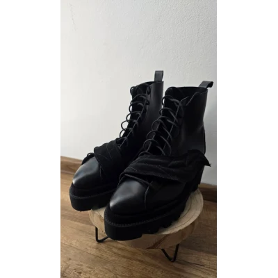 Leaf Me Boots In Black