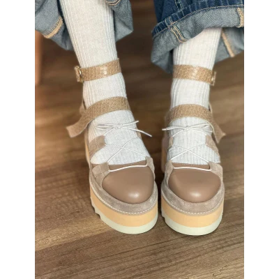 Ballerinas in shades of beige