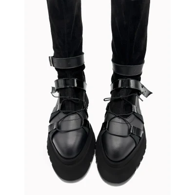 Stretch Boots in black leather