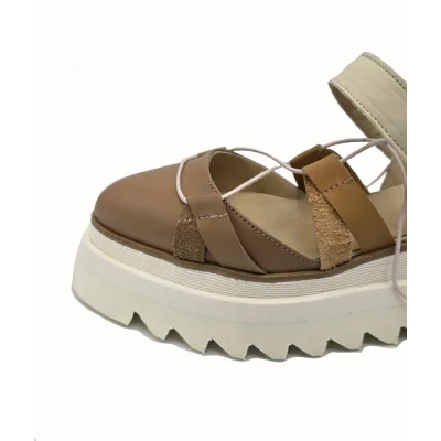 Ballerinas in shades of beige