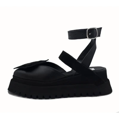 Geometrical Flats in Black