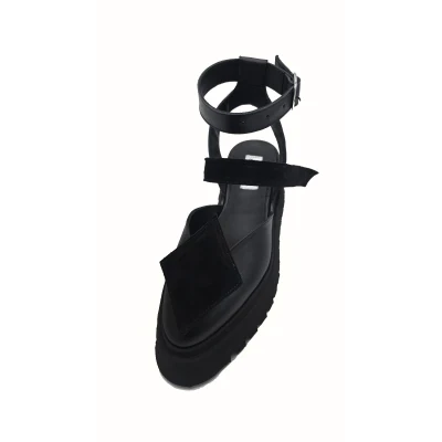 Geometrical Flats in Black