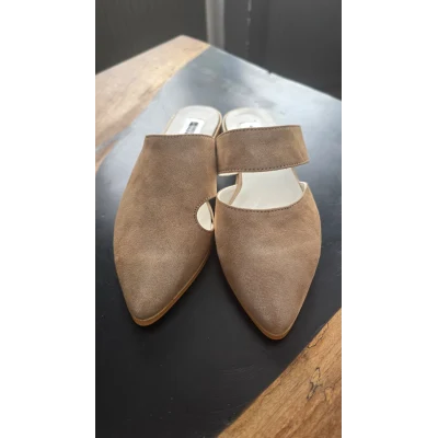 Keyhole Shoes In Light Gold