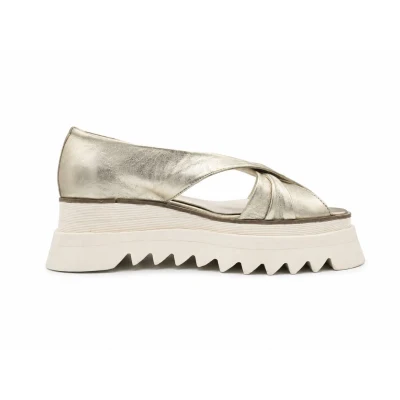 Twist Flats In Gold