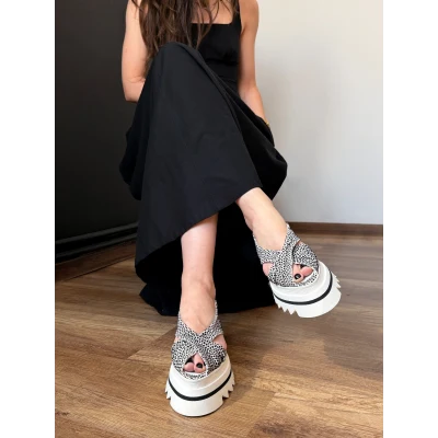 Twist Flats In Black&White