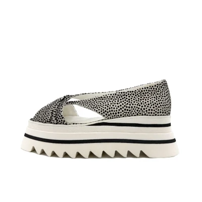Twist Flats In Black&White