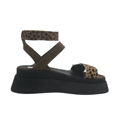 Straps Sandals In two shades of Brown