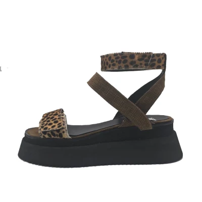 Straps Sandals In two shades of Brown