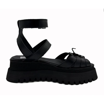 Breeze Flats In Black