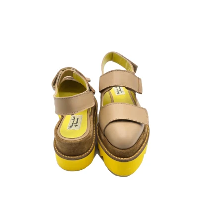 Velar Flats Of Beige