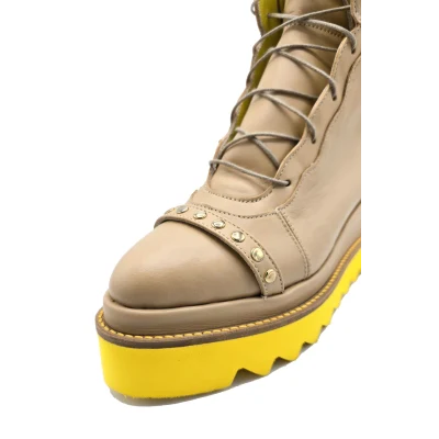 Pins Boots In Beige