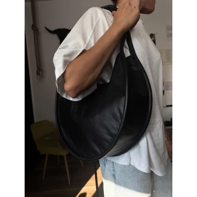 The 40 ⌀ Roundabout Bag In Black Leather