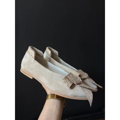 Bow Flats In Light Beige and Gold