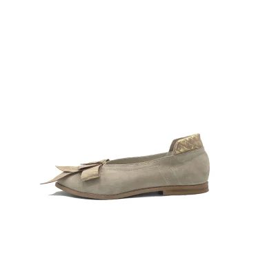 Bow Flats In Light Beige and Gold