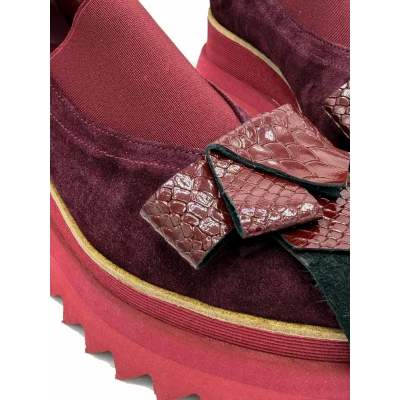 Bow Flats In Burgundy
