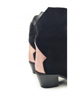 Thunder Boots in Black & Magnetic Pink