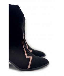 Thunder Boots in Black & Magnetic Pink